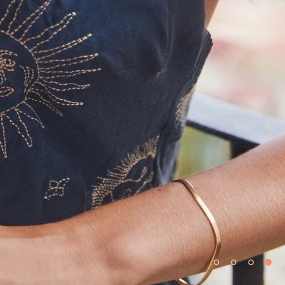 Kendra Scott Herringbone Chain Bracelet in 18k Yellow Gold Vermeil - Picture 4 of 12